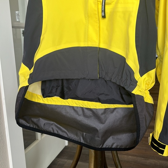 Women’s medium waterproof biking jacket - Picture 4 of 9